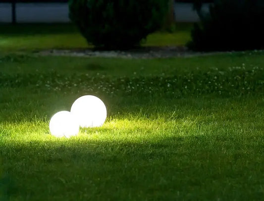 Gartenbeleuchtung: Alles Wissenswerte zu Gartenlampen & mehr